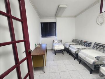 Oficina en Royal Center Marbella | 75 m² | 3 Cubículos AM