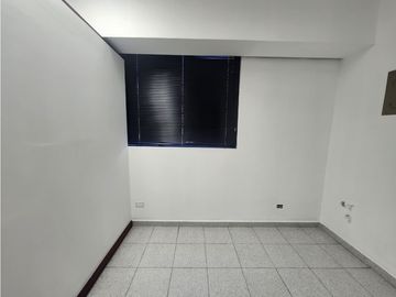 Oficina en Royal Center Marbella | 75 m² | 3 Cubículos AM