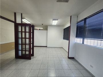 Oficina en Royal Center Marbella | 75 m² | 3 Cubículos AM