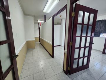 Oficina en Royal Center Marbella | 75 m² | 3 Cubículos AM