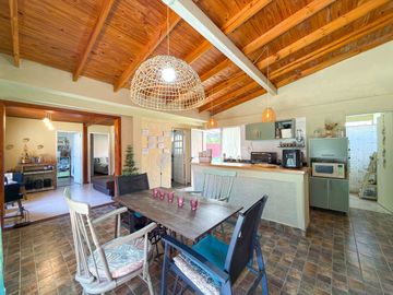 CASA EN VENTA CON PILETA EN AZUL, BUENOS AIRES