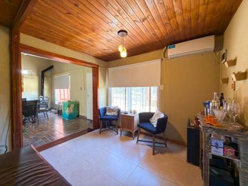 CASA EN VENTA CON PILETA EN AZUL, BUENOS AIRES