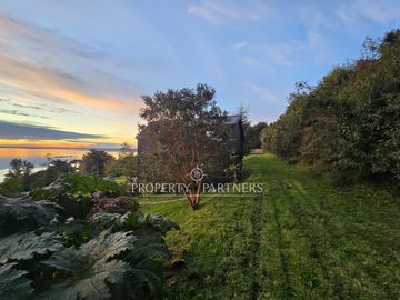 Espectacular casa con tiny house independiente y vistas al mar · Pichiquillaipe, Carretera Austral, Puerto Montt