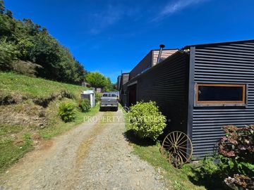Espectacular casa con tiny house independiente y vistas al mar · Pichiquillaipe, Carretera Austral, Puerto Montt