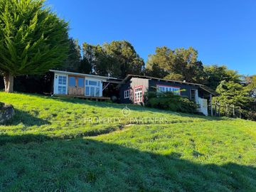 Espectacular casa con tiny house independiente y vistas al mar · Pichiquillaipe, Carretera Austral, Puerto Montt