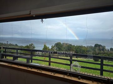 Espectacular casa con tiny house independiente y vistas al mar · Pichiquillaipe, Carretera Austral, Puerto Montt