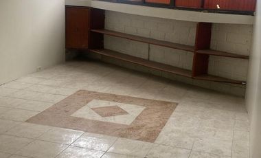 Renta de oficina en primer piso en avenida Tollocan