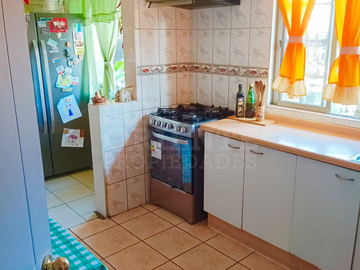 VENTA EN AV EL PERAL Y LAS PERDICES
