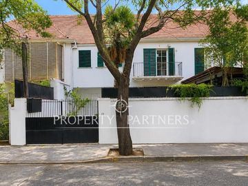 Casa comercial con patios interiores en Providencia