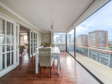 Hermoso  y cómodo Dúplex cercano a colegios y con vista despejada asegurada.