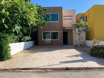 Casa en Renta en Chuburna de Hidalgo en Privada, Mérida, Yucatán.