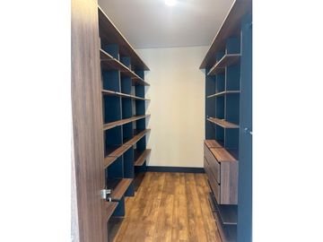 VENDO APTO 3 ALCOBAS EN EMAUS/CHAPINERO. CLUB HOUSE. PISO 10