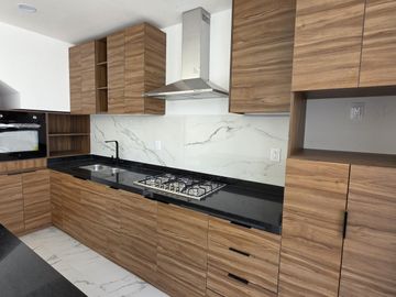 Casa en Venta Cañadas en Fraccionamiento privado con lago y canchas multideportivas
