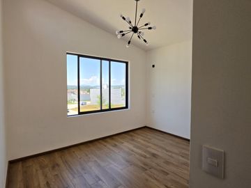 Casa en Venta Cañadas en Fraccionamiento privado con lago y canchas multideportivas