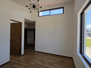 Casa en Venta Cañadas en Fraccionamiento privado con lago y canchas multideportivas
