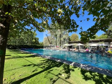 RESIDENCIA EN VENTA CAMPO LAGO