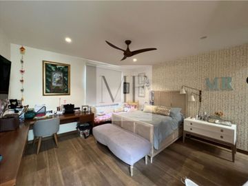 RESIDENCIA EN VENTA CAMPO LAGO