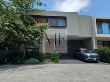 RESIDENCIA EN VENTA CAMPO LAGO