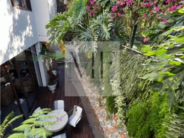 RESIDENCIA EN VENTA CAMPO LAGO