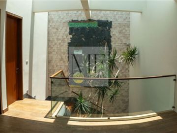 RESIDENCIA EN VENTA CAMPO LAGO