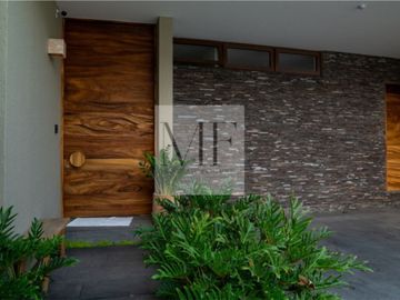 RESIDENCIA EN VENTA CAMPO LAGO