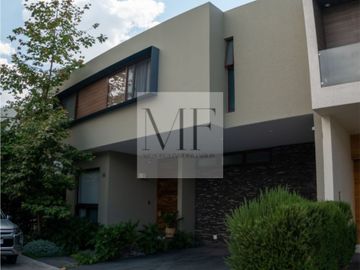 RESIDENCIA EN VENTA CAMPO LAGO
