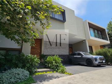 RESIDENCIA EN VENTA CAMPO LAGO