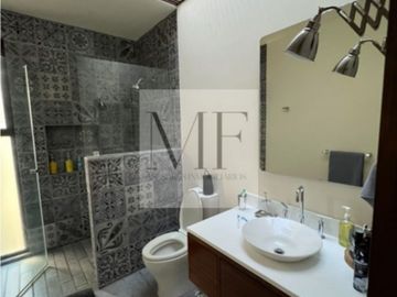 RESIDENCIA EN VENTA CAMPO LAGO