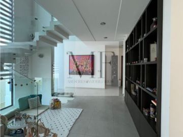 RESIDENCIA  EN VENTA PUERTA DEL BOSQUE