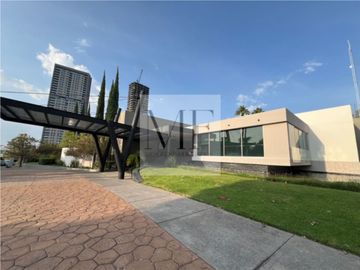 RESIDENCIA  EN VENTA PUERTA DEL BOSQUE