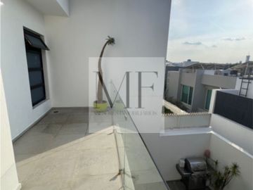 RESIDENCIA  EN VENTA PUERTA DEL BOSQUE