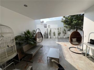 RESIDENCIA  EN VENTA PUERTA DEL BOSQUE