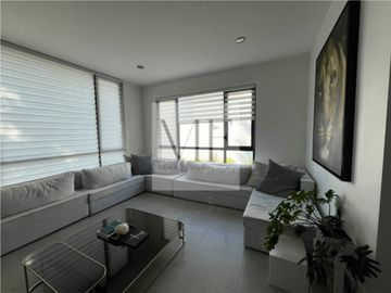 RESIDENCIA  EN VENTA PUERTA DEL BOSQUE