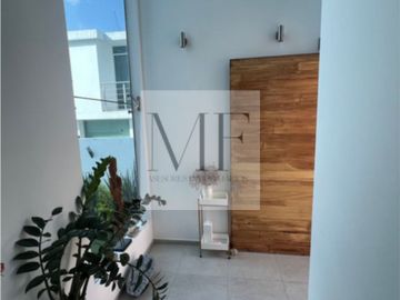 RESIDENCIA  EN VENTA PUERTA DEL BOSQUE