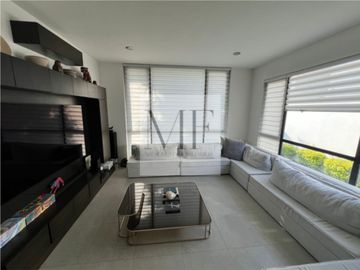 RESIDENCIA  EN VENTA PUERTA DEL BOSQUE