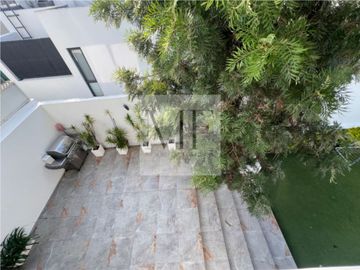 RESIDENCIA  EN VENTA PUERTA DEL BOSQUE