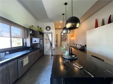 RESIDENCIA EN VENTA TRES RIOS
