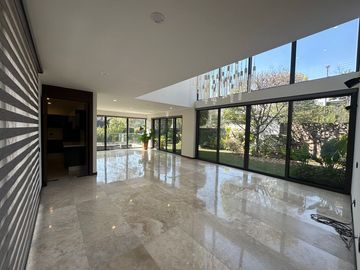 MAGNIFICA CASA EN BOSQUE DE LOS LAGOS