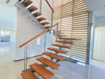 HERMOSA RESIDENCIA EN VENTA PUERTA DE HIERRO