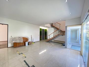 HERMOSA RESIDENCIA EN VENTA PUERTA DE HIERRO