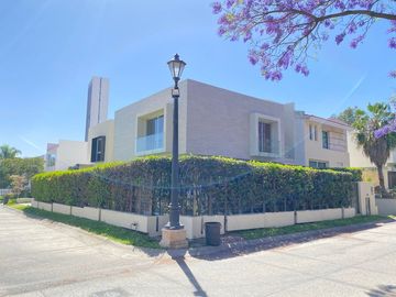 HERMOSA RESIDENCIA EN VENTA PUERTA DE HIERRO
