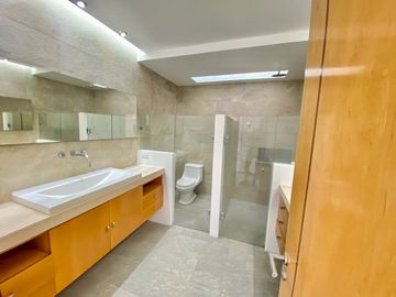 HERMOSA RESIDENCIA EN VENTA PUERTA DE HIERRO