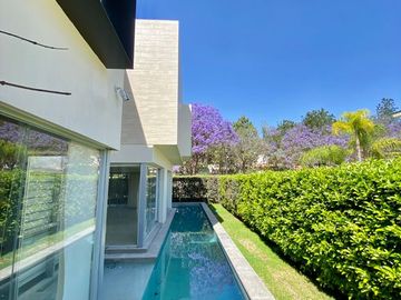 HERMOSA RESIDENCIA EN VENTA PUERTA DE HIERRO