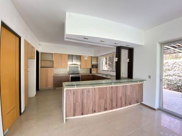 HERMOSA RESIDENCIA EN VENTA PUERTA DE HIERRO