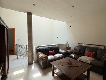 CASA EN VENTA EN CHAPALITA