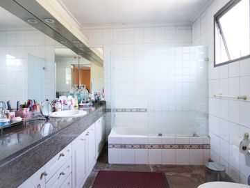Casa en venta  en LA REINA