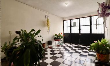 CASA EN VENTA EN MORELIA, UBICADA EN COL. ARRIAGA RIVERA.