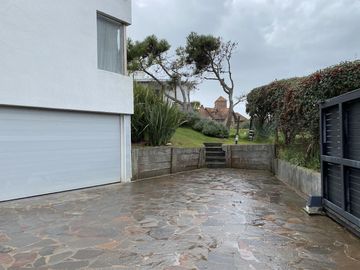 Cod 102 CATEGORIA / ALQUILER Y VENTA - Sobre línea del mar