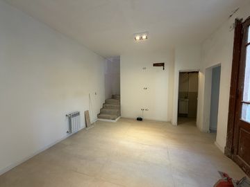 Venta Casa de pasillo, 3 dormitorios, patio y terraza