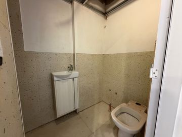 Venta Casa de pasillo, 3 dormitorios, patio y terraza